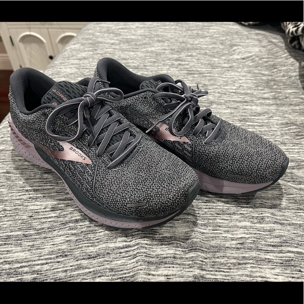 Womens Brooks Adrenaline 21. Size 9.5 . Worn once.
